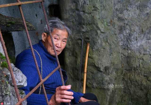 Một mình sống trong lăng mộ chờ đến ngày cuối đời ảnh 1 Một mình sống trong lăng mộ chờ đến ngày cuối đời ảnh 1