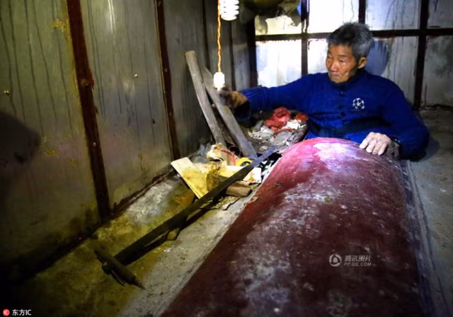 Một mình sống trong lăng mộ chờ đến ngày cuối đời ảnh 2