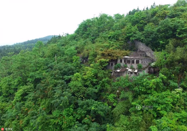 Một mình sống trong lăng mộ chờ đến ngày cuối đời ảnh 3