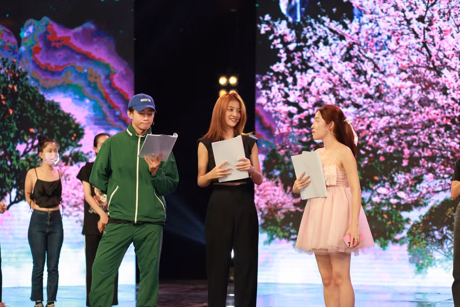 Á hậu Kiều Loan chăm chỉ luyện tập.