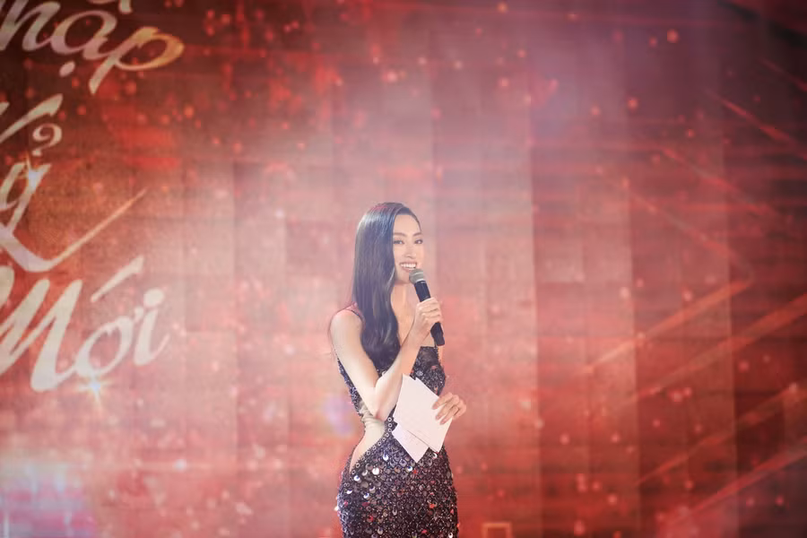 Hoa hậu Lương Thùy Linh