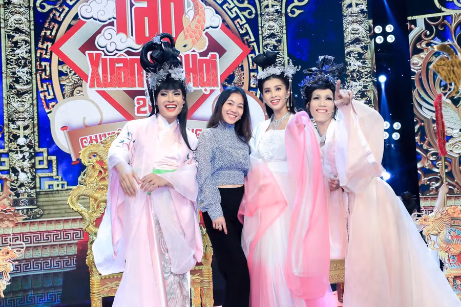 Hoa hậu Tiểu Vy bất ngờ rút khỏi chương trình Táo Xuân.