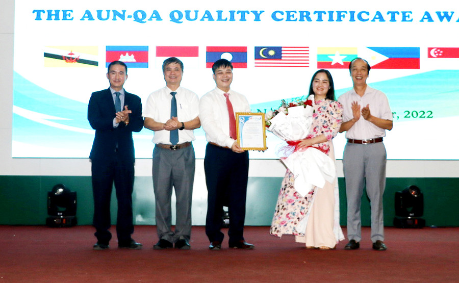 Khoa Quốc tế được chứng nhận đạt kiểm định theo tiêu chuẩn AUN-QA.