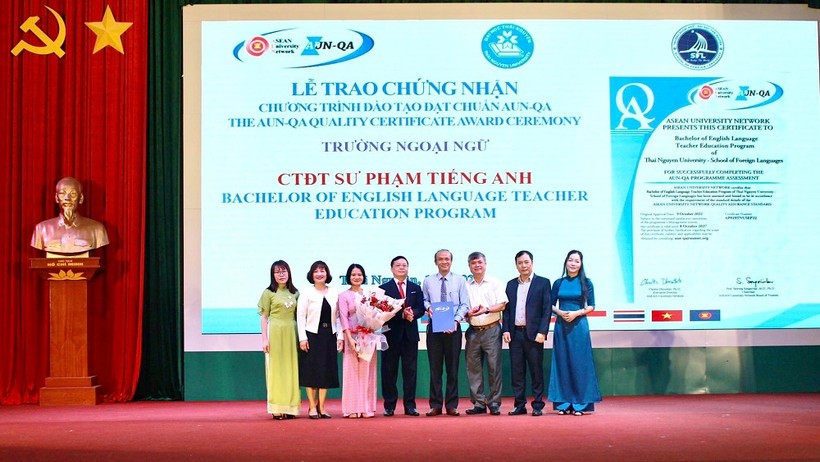 Trường Ngoại Ngữ được cấp “Chứng nhận đạt chuẩn kiểm định chất lượng AUN-QA” chương trình đào tạo Sư phạm Tiếng Anh.