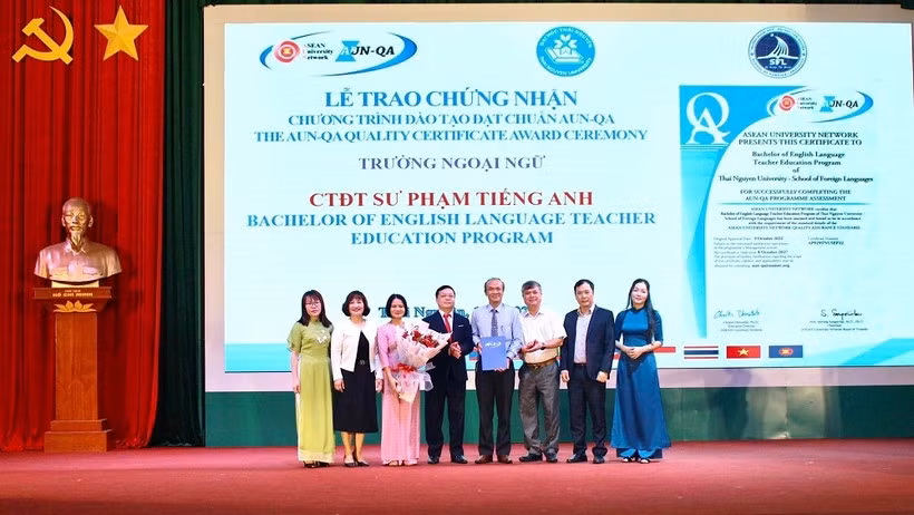 Trường Ngoại Ngữ được cấp “Chứng nhận đạt chuẩn kiểm định chất lượng AUN-QA” chương trình đào tạo Sư phạm Tiếng Anh.