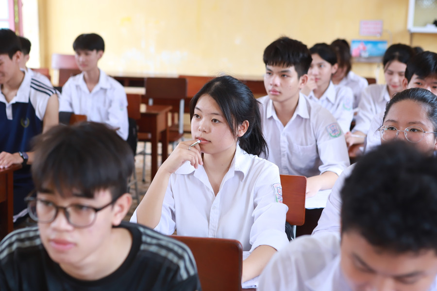 Các thí sinh được thầy cô nhắc nhở thường xuyên về việc thực hiện nghiêm quy chế thi. Ảnh: Đình Tuệ. Các thí sinh được thầy cô nhắc nhở thường xuyên về việc thực hiện nghiêm quy chế thi. Ảnh: Đình Tuệ.