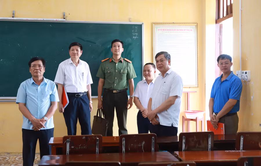 Trước đó, Ban chỉ đạo thi tốt nghiệp THPT năm 2024 tỉnh Nam Định đã đi kiểm tra các điều kiện về cơ sở vật chất tại các điểm thi. Ảnh: Đình Tuệ.