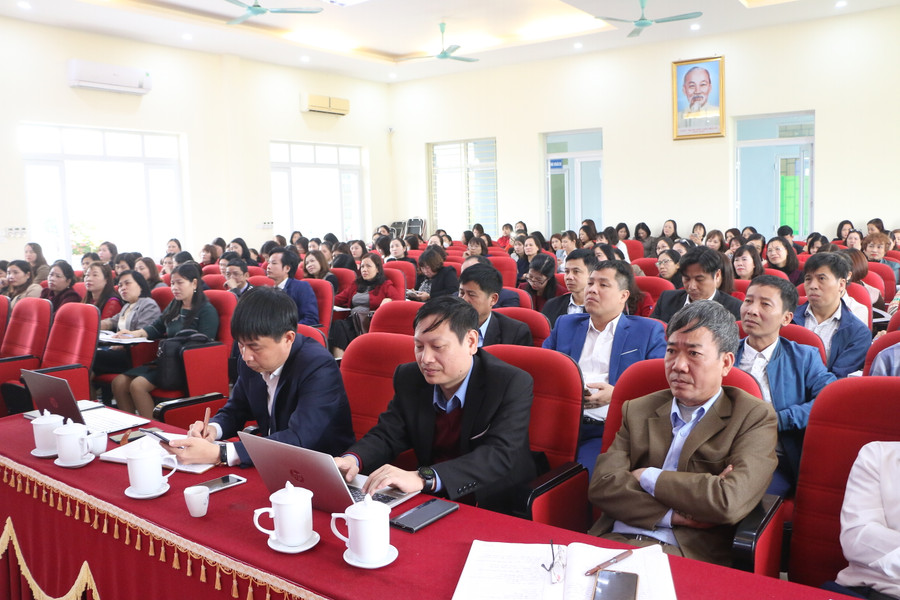 Hội nghị đã thu hút gần 200 đại biểu khách mời là các chuyên gia, cán bộ quản lý, giáo viên đến từ các trường trên địa bàn.