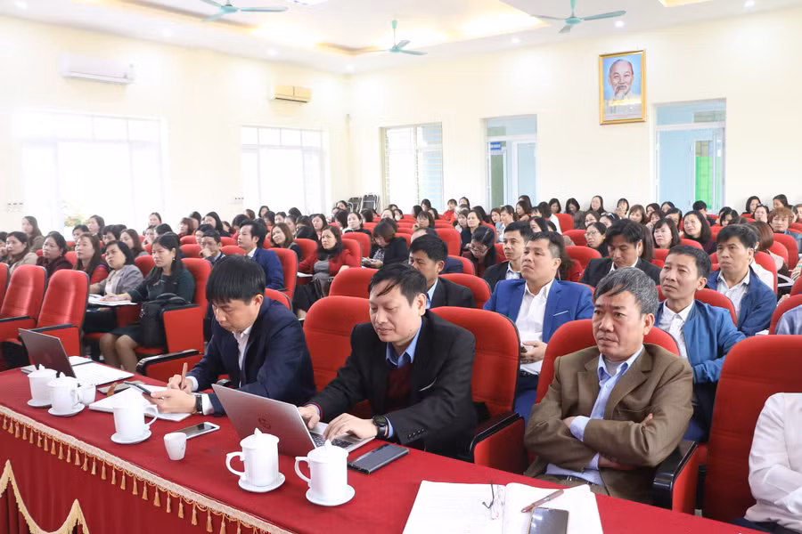 Hội nghị đã thu hút gần 200 đại biểu khách mời là các chuyên gia, cán bộ quản lý, giáo viên đến từ các trường trên địa bàn.