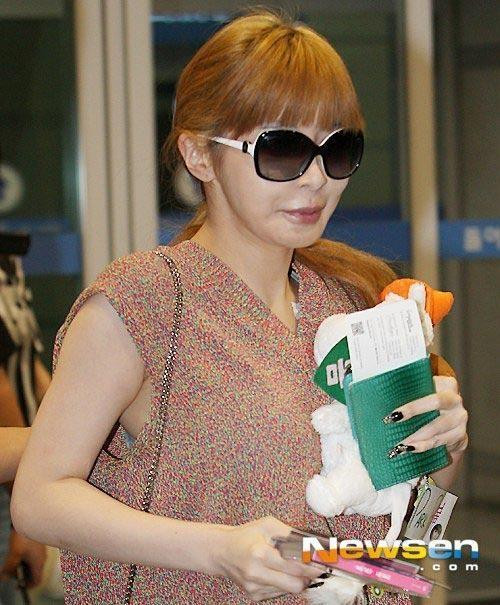 Giật mình với khuôn mặt sưng phồng, méo mó của Park Bom ảnh 10 Giật mình với khuôn mặt sưng phồng, méo mó của Park Bom ảnh 10