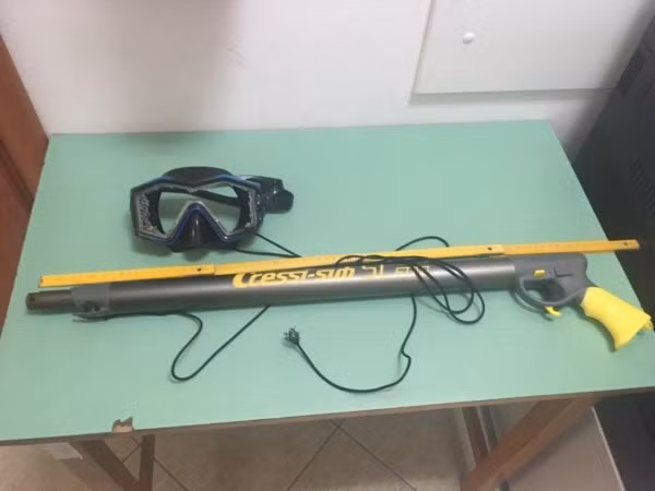 Dù bị đâm xuyên qua đầu nhưng cậu bé không hề chảy máu