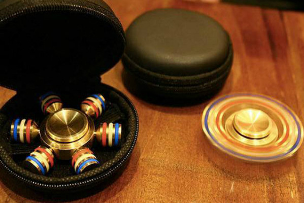 Con quay có thiết kế nhỏ gọn gồm một trục quay và nhiều bánh quay