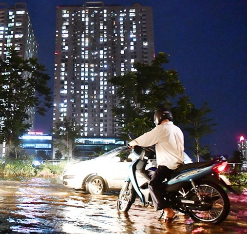 Nhìn thấy nhà mà khó về vì… không có thuyền