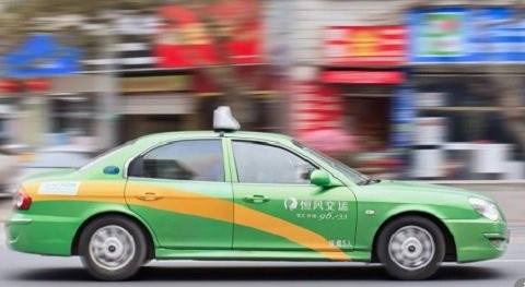 Khách trả nhầm 22 triệu cho cuốc taxi, tài xế tìm mọi cách trả lại