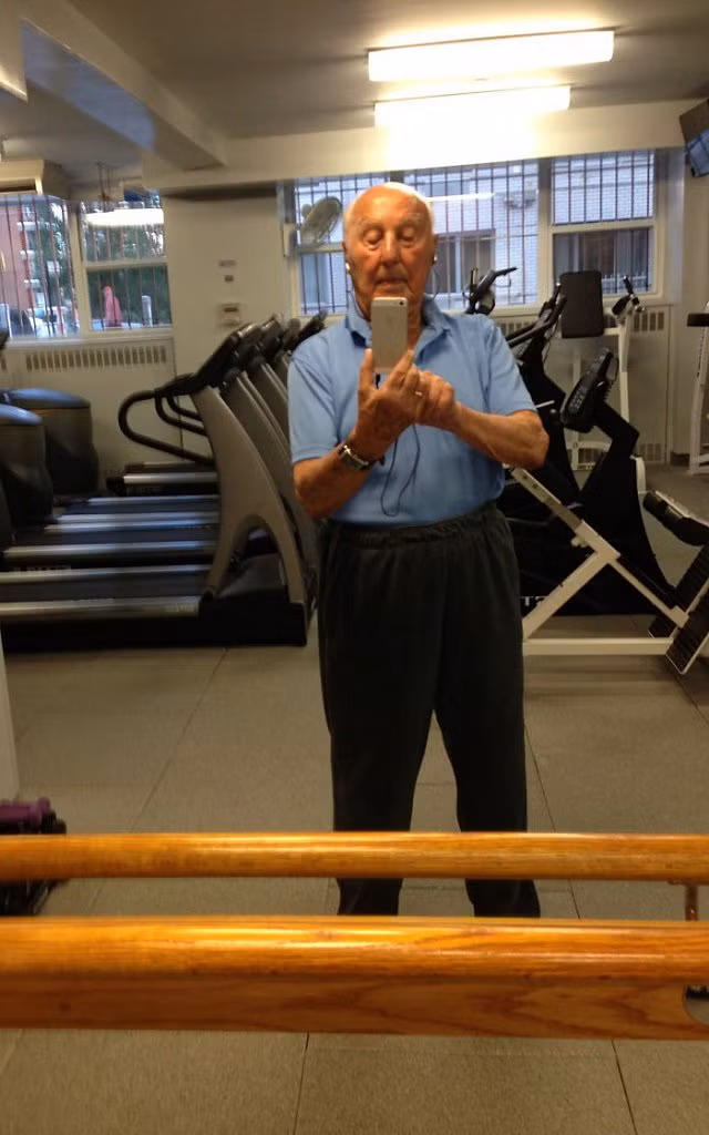 20 bức ảnh chứng tỏ người trẻ thời nay có xách dép cũng đuổi không kịp trò đùa nghịch của các cụ xì tin nhất quả đất - Hình 20