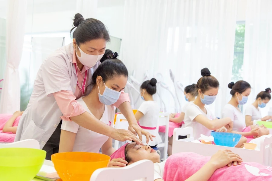 Đội ngũ giảng viên, chuyên gia tại ANA giàu kinh nghiệm, tận tâm chỉ dạy 