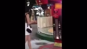 Đừng bao giờ cố hiểu phụ nữ