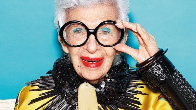 Cụ bà Iris Apfel đã được xem là “nữ hoàng trị vì phong cách thời trang” New York từ những năm 1950.