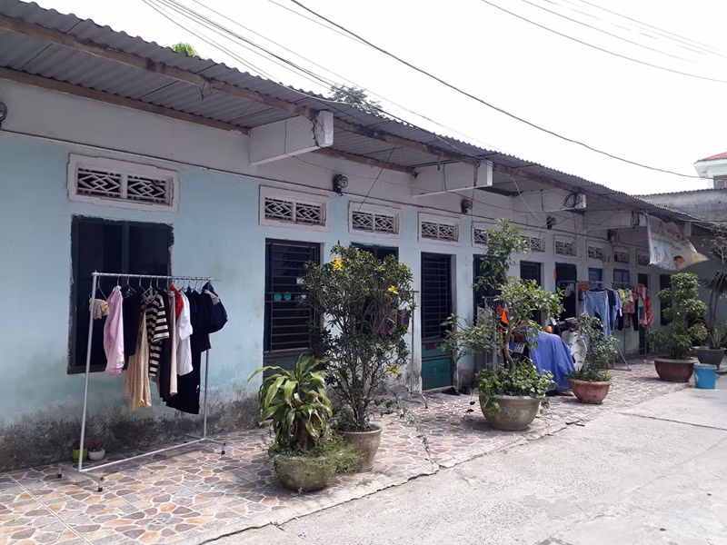 Điện tăng giá, công nhân nghèo không dám dùng thiết bị điện