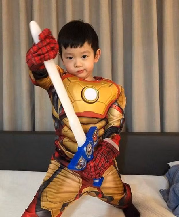 be trai de thuong gay sot mang xa hoi, danh tinh bo me de con bat ngo hon - 7