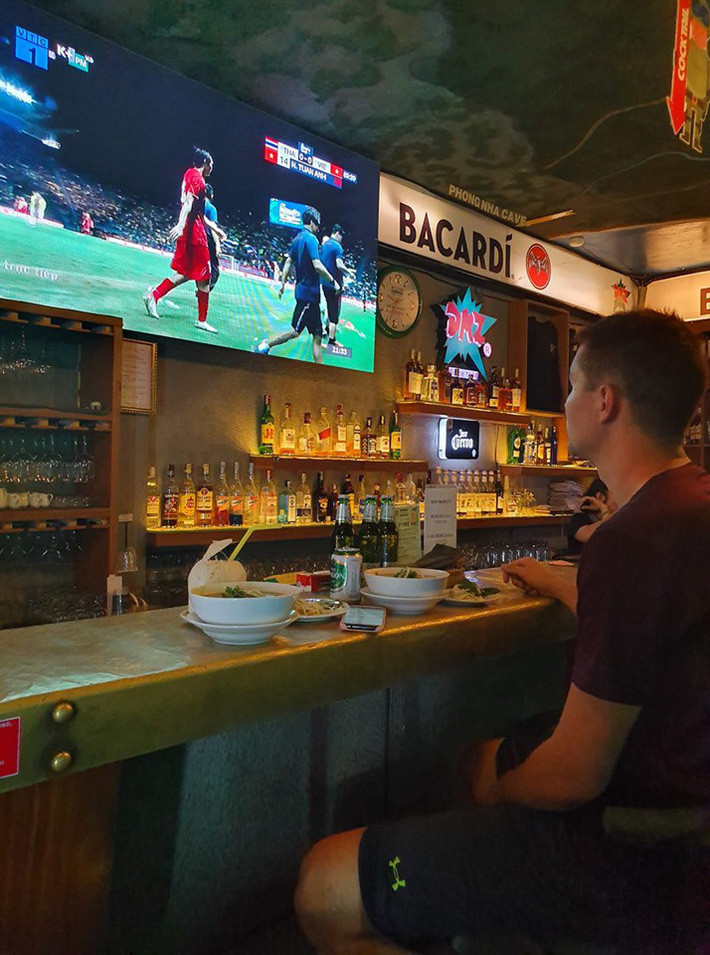 Filip Nguyễn xem trận đấu của ĐT Việt Nam. Filip Nguyễn xem trận đấu của ĐT Việt Nam.