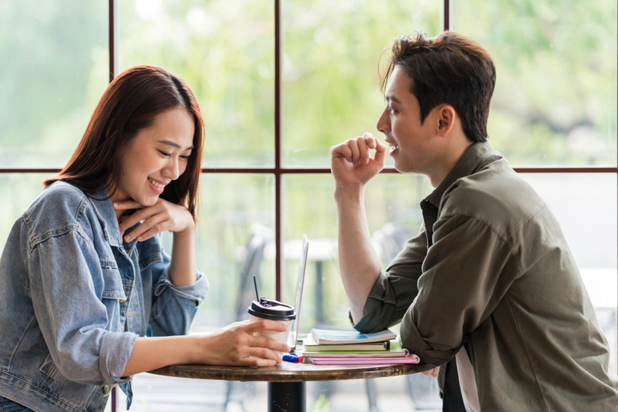 Phát triển mối quan hệ yêu đương đòi hỏi cả thời gian và sự chú ý. (Ảnh: ITN). Phát triển mối quan hệ yêu đương đòi hỏi cả thời gian và sự chú ý. (Ảnh: ITN).