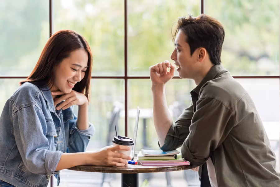 Phát triển mối quan hệ yêu đương đòi hỏi cả thời gian và sự chú ý. (Ảnh: ITN).