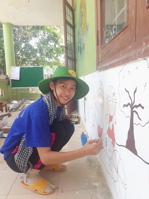 Gian khó, mệt nhọc không xóa được những nụ cười hạnh phúc khi đi tình nguyện