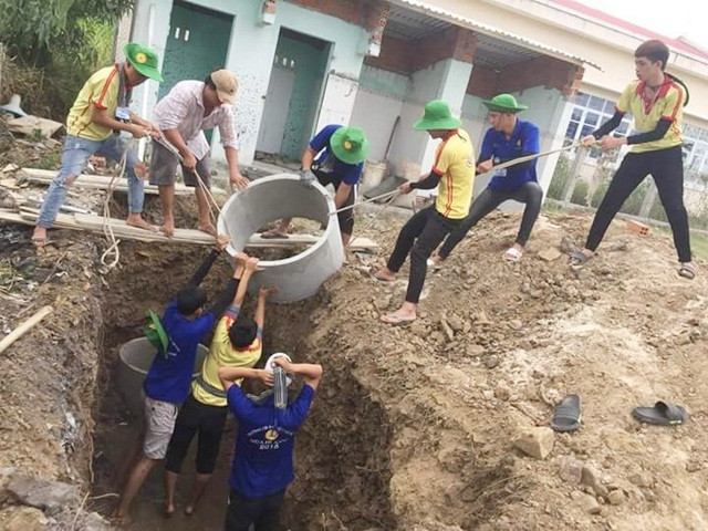 Họ đến với các vùng miền khó khăn bằng sức trẻ, sự nhiệt huyết