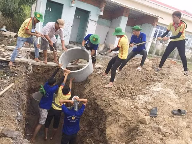 Họ đến với các vùng miền khó khăn bằng sức trẻ, sự nhiệt huyết