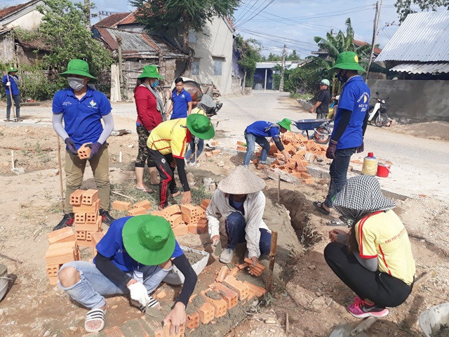 Xây dựng lên những công trình giáo dục, dân sinh cho cộng đồng