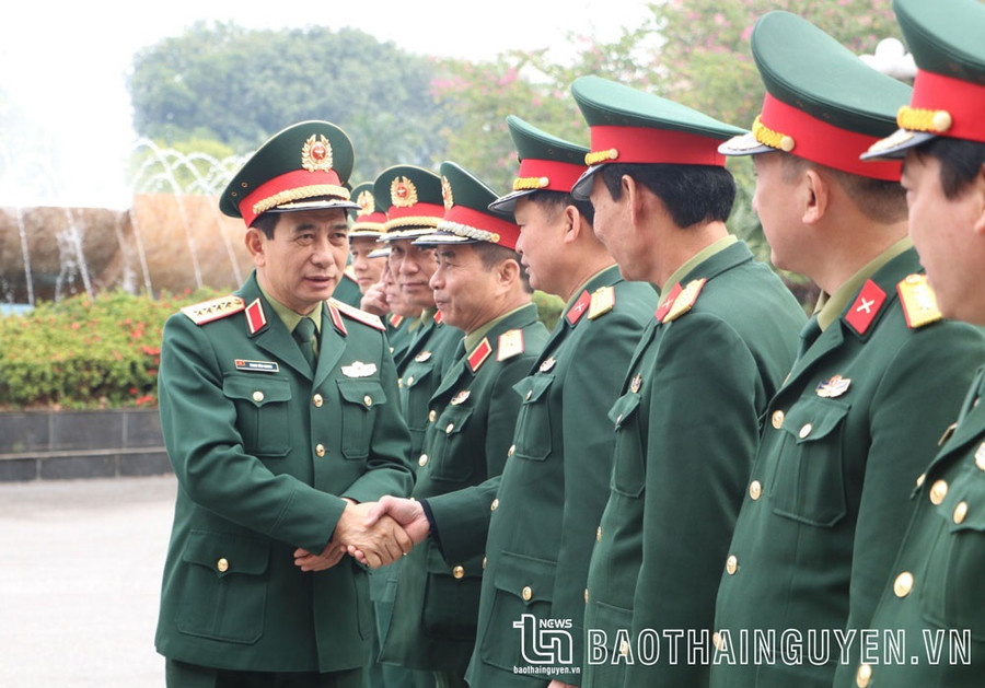 Đại tướng Phan Văn Giang kiểm tra công tác sẵn sàng chiến đấu và chúc Tết lãnh đạo, cán bộ, chiến sĩ Bộ Tư lệnh Quân khu 1 (Ảnh: Báo Thái Nguyên).