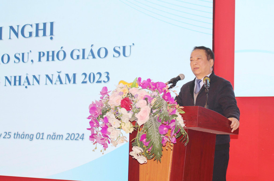 GS.TS Phạm Hồng Quang, Bí thư Đảng uỷ, Chủ tịch Hội đồng Đại học Thái Nguyên. GS.TS Phạm Hồng Quang, Bí thư Đảng uỷ, Chủ tịch Hội đồng Đại học Thái Nguyên.