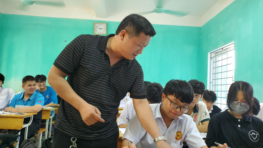 Thầy Nam được đánh giá là giáo viên trẻ, nhiệt huyết, yêu nghề... Thầy Nam được đánh giá là giáo viên trẻ, nhiệt huyết, yêu nghề...
