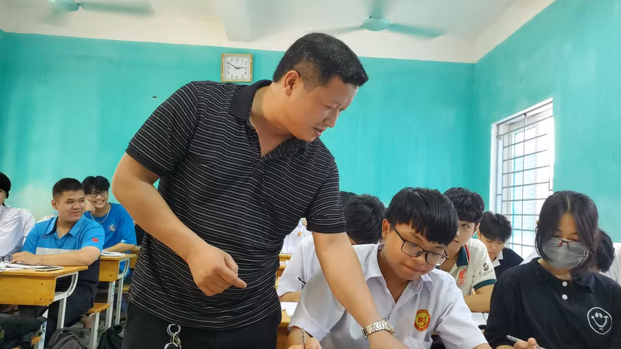 Thầy Nam được đánh giá là giáo viên trẻ, nhiệt huyết, yêu nghề...