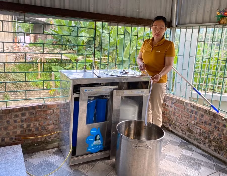 Người dân dùng máy lọc nước nước giếng quy mô hộ gia đình.