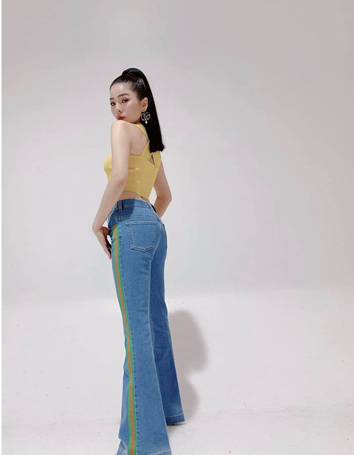 cham ngo 40, le quyen van an dut gai xuan thi voi loat kieu phoi do cung quan jeans - 5