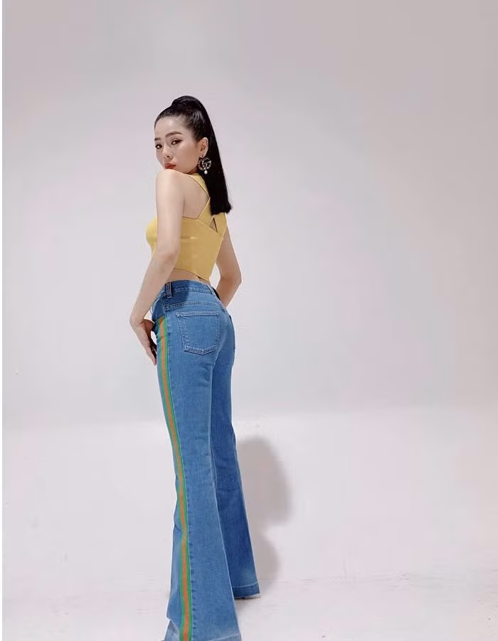 cham ngo 40, le quyen van an dut gai xuan thi voi loat kieu phoi do cung quan jeans - 5