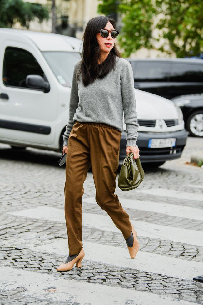 Ngắm street style tại Tuần lễ thời trang Paris, nàng công sở cũng rút ra được vô số tips mix đồ cho mùa mới - Ảnh 4.