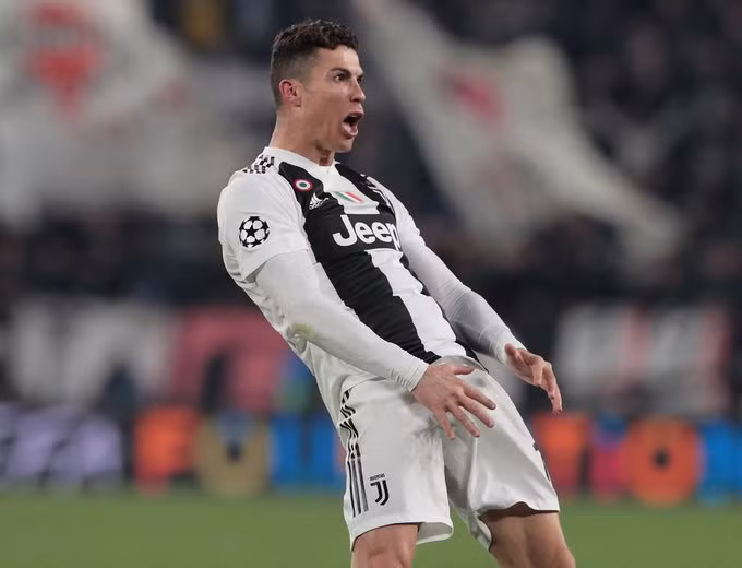 Messi vượt Ronaldo, chiếm ngôi 