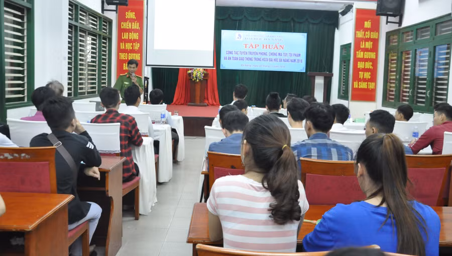  Chương trình Tập huấn công tác tuyên truyền về phòng chống tội phạm, tội phạm ma túy, tai nạn giao thông trong học sinh sinh viên.