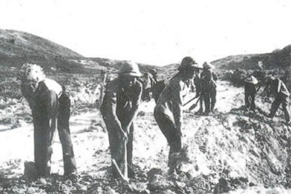 Đơn vị thanh niên xung phong trên tuyến Đường 20 quyết thắng (ảnh tư liệu) Đơn vị thanh niên xung phong trên tuyến Đường 20 quyết thắng (ảnh tư liệu)