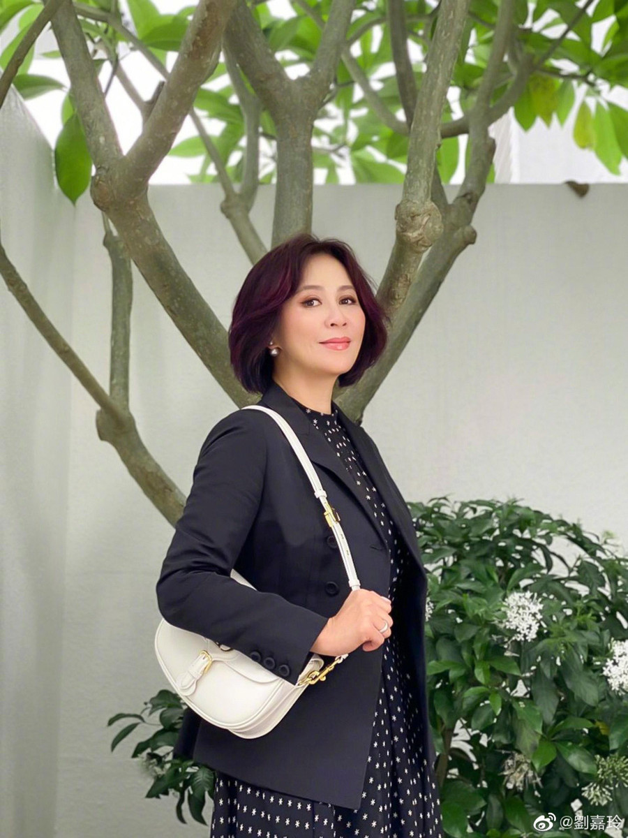 Ở tuổi U60, sao phim Vô gian đạo 2 vẫn khiến dân tình xuýt xoa trước nhan sắc mặn mà, quyến rũ, toát lên sự sang trọng, quý phái. Ở tuổi U60, sao phim Vô gian đạo 2 vẫn khiến dân tình xuýt xoa trước nhan sắc mặn mà, quyến rũ, toát lên sự sang trọng, quý phái.