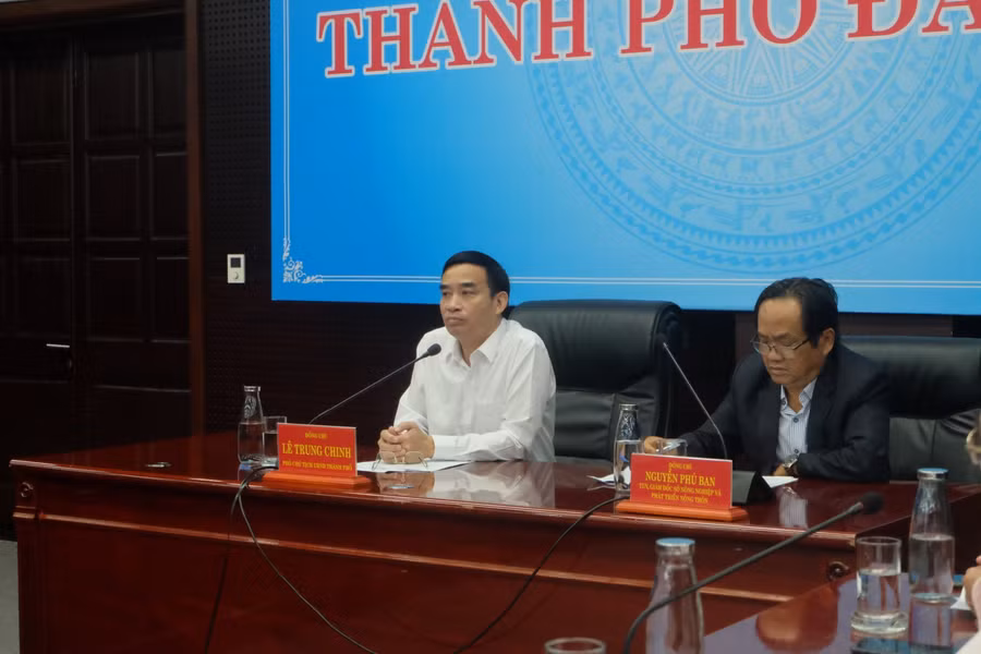 Ông Lê Trung Chinh – Phó Chủ tịch Thường trực UBND TP Đà Nẵng chủ trì buổi họp ở TP Đà Nẵng.