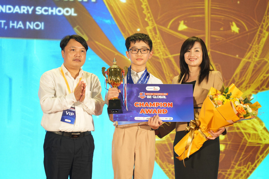 Vinh danh và trao thưởng cho thí sinh Quán quân cá nhân Bảng B khu vực miền Bắc Vinh danh và trao thưởng cho thí sinh Quán quân cá nhân Bảng B khu vực miền Bắc