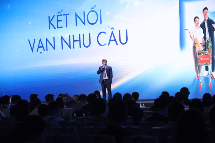 Chủ tịch tập đoàn Masan, Ông Nguyễn Đăng Quang, chia sẻ tại ĐHĐCĐ Masan với chủ đề “kết nối vạn nhu cầu”.