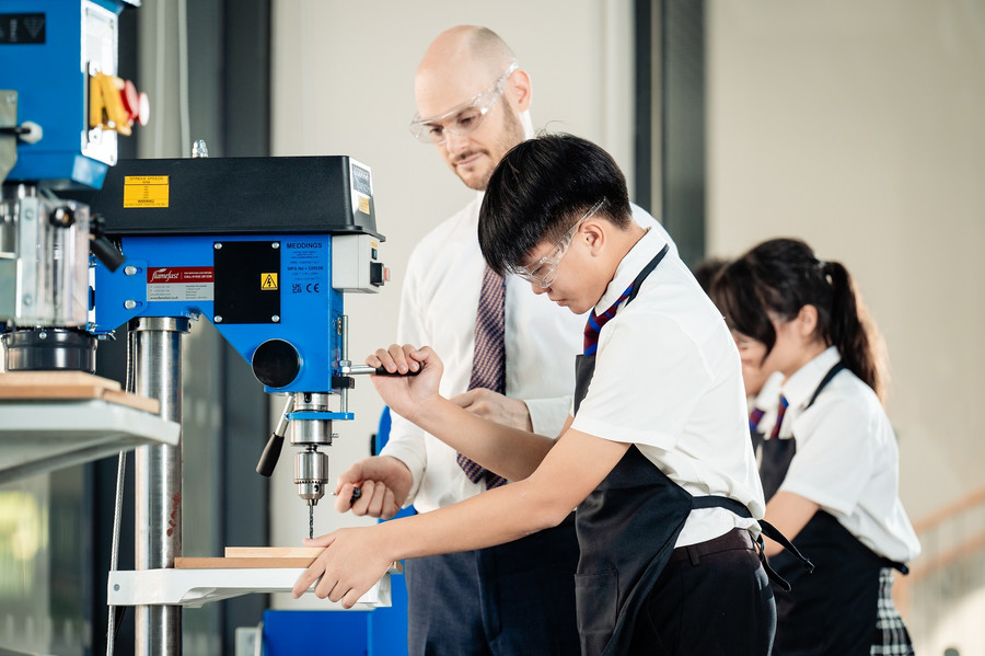 Học sinh Brighton College Vietnam trong giờ học Gia chánh học, Công nghệ thiết kế Học sinh Brighton College Vietnam trong giờ học Gia chánh học, Công nghệ thiết kế