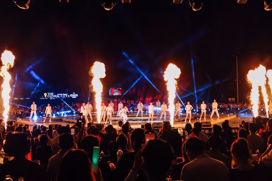 Hơn 50.000 người dân TPHCM 'đổi gió' đón năm mới tại trung tâm mới ảnh 5