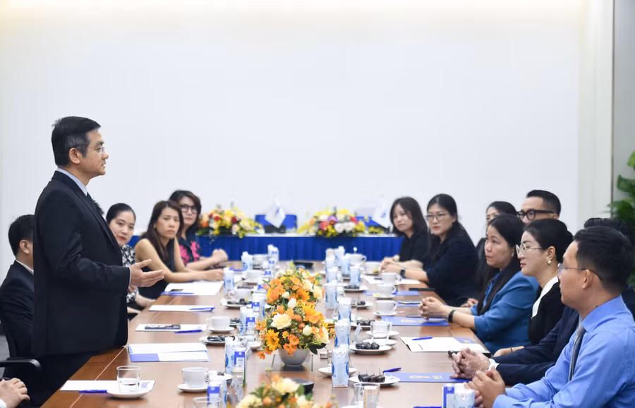 Ông Nguyễn Quang Trí, Giám đốc Điều hành Vinamilk, phát biểu về những định hướng cho hợp tác chiến lược trong buổi lễ kí kết. Ảnh: Vi Nam Ông Nguyễn Quang Trí, Giám đốc Điều hành Vinamilk, phát biểu về những định hướng cho hợp tác chiến lược trong buổi lễ kí kết. Ảnh: Vi Nam