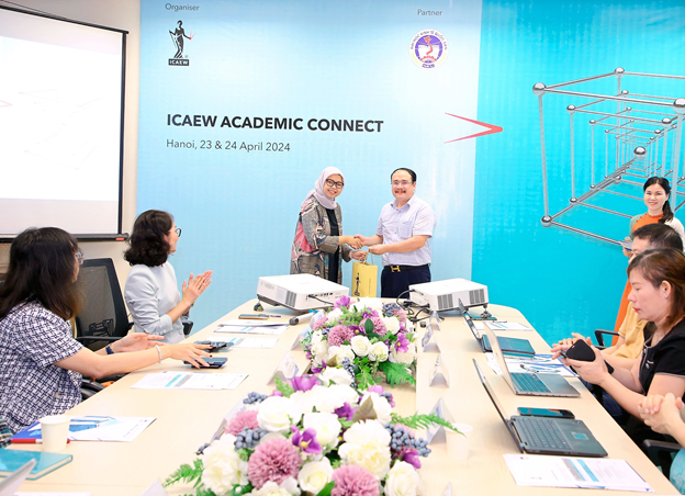 PGS.TS. Đinh Thế Hùng, Phó Viện trưởng Viện Kế toán - Kiểm toán, trường Đại học Kinh tế Quốc dân và bà Dames Maharani, Quản lý phát triển đối tác giáo dục, ICAEW Indonesia PGS.TS. Đinh Thế Hùng, Phó Viện trưởng Viện Kế toán - Kiểm toán, trường Đại học Kinh tế Quốc dân và bà Dames Maharani, Quản lý phát triển đối tác giáo dục, ICAEW Indonesia